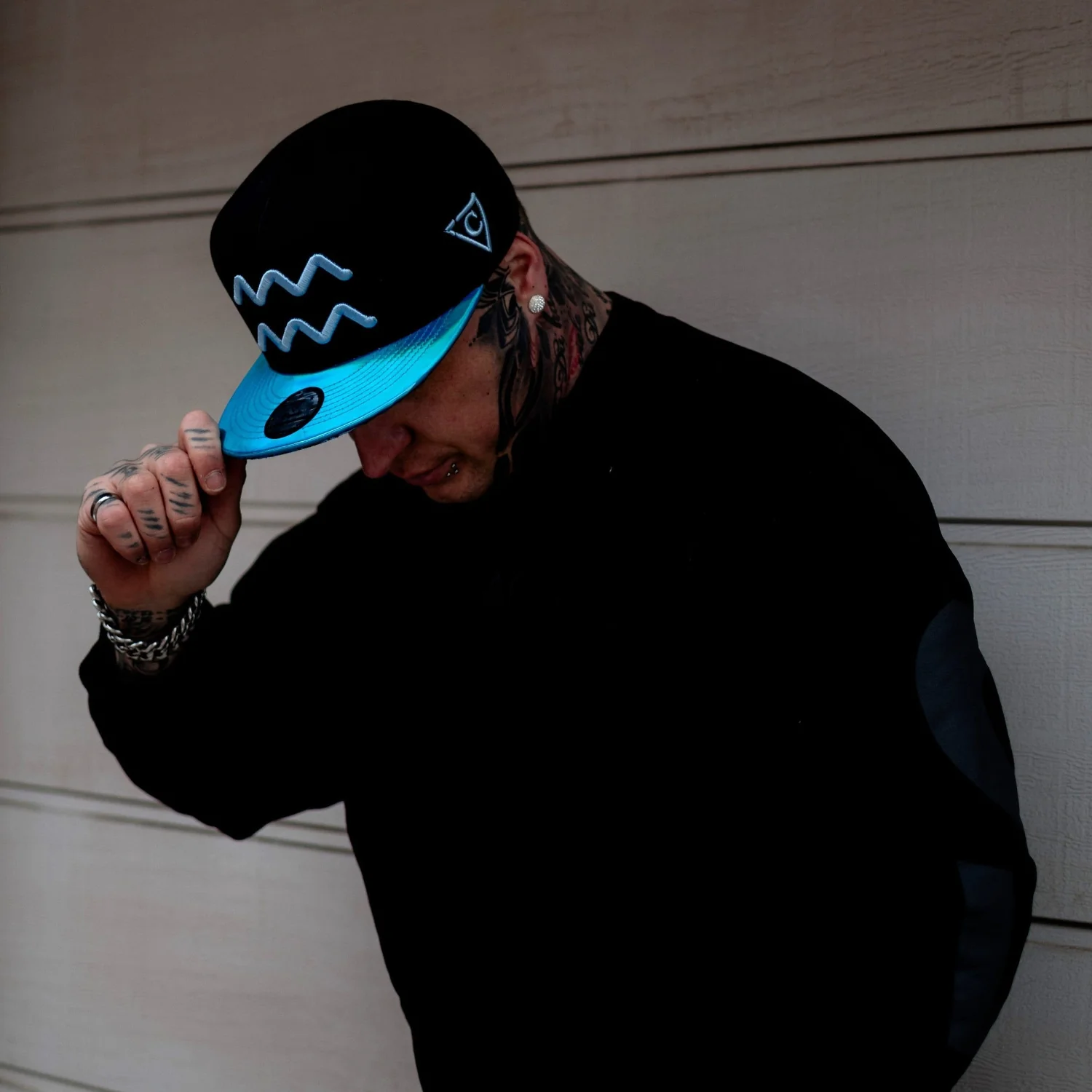 Aquarius Snapback - Black/Blue Metallic - Image 4