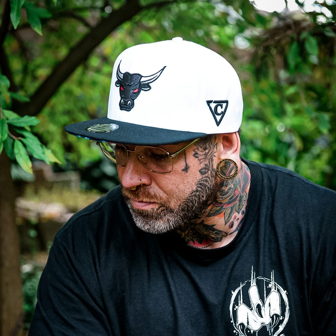 Bull Snapback - White/Black - Image 5