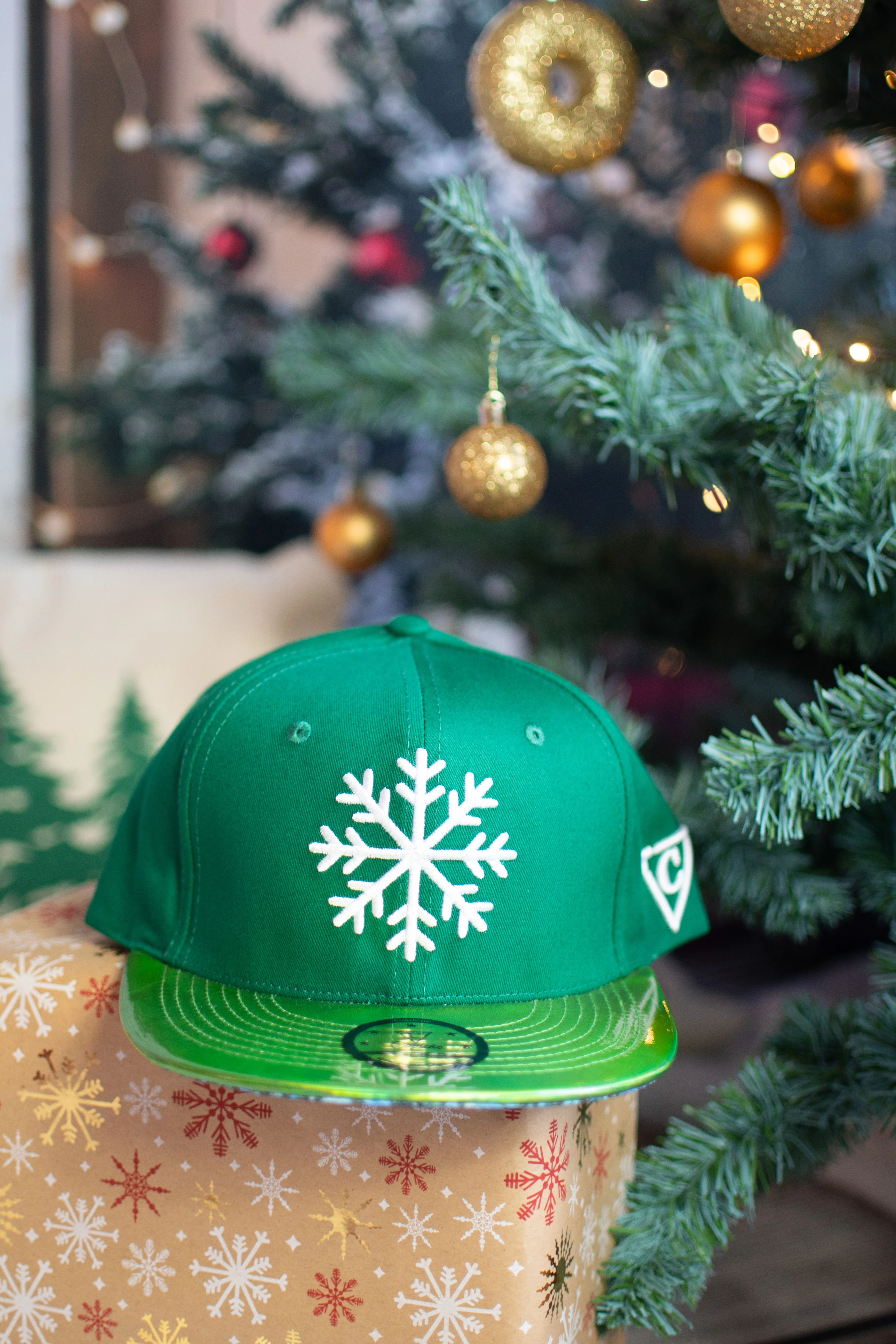 LIMITED Christmas Snapback Ice Beast Child Size - Green/Holographic - Image 8