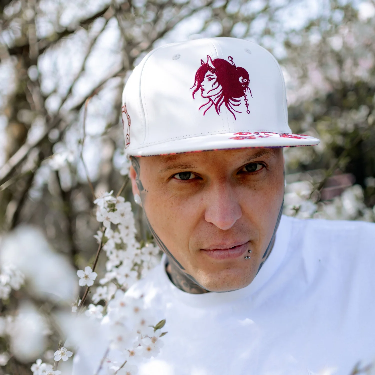 Robot Geisha Snapback - White Artificial Leather/Red Cherry Blossom - Image 9
